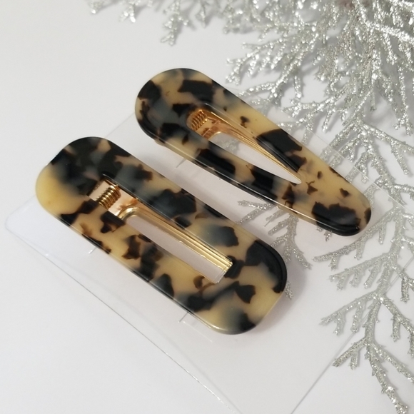 Accessories - New 3/$20 Set of 2 Oversized Hair Clips